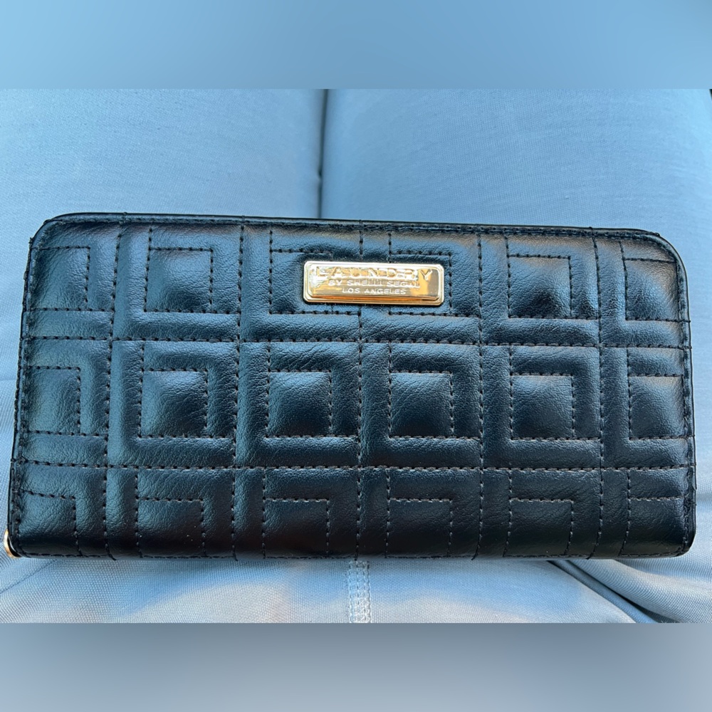 Laundry By Shelli Segal Black Quilted Wristlet